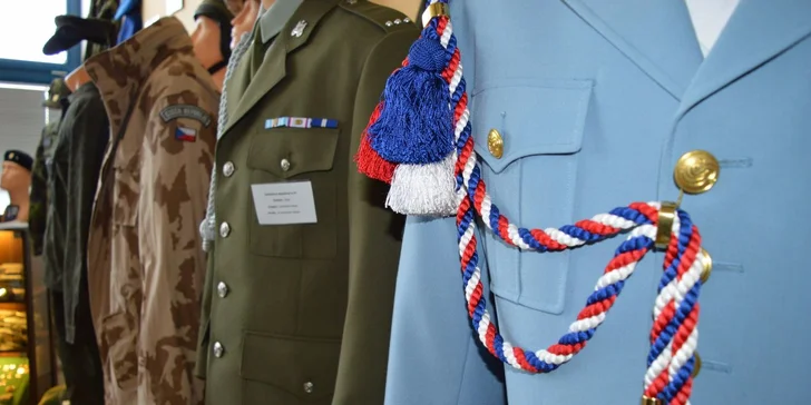 Rovněž srovnáte hodnostní označení a vývoj uniforem v čase od ČSLA až po současnou AČR.