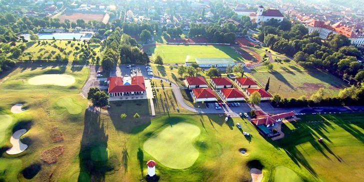 Golfové hřiště ve Slavkově je technicky obtížnější, o to víc vás ale hra bude bavit. 