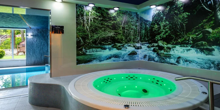 Neomezená relaxace v bazénu, vířivce či sauně udělá z téhle dovolené oázu odpočinku.