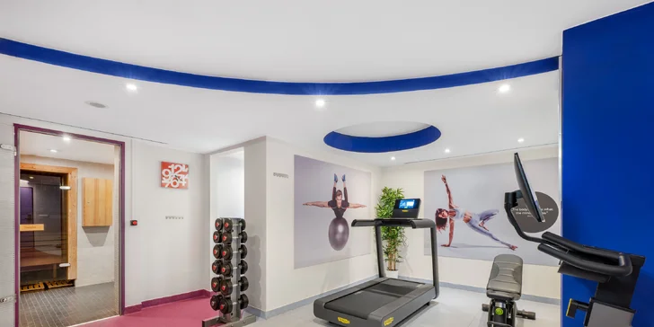 Hotelovým hostům je volně k dispozici nejen sauna s relaxační místností, ale i moderní fitness s kardio zónou a posilovacím náčiním.