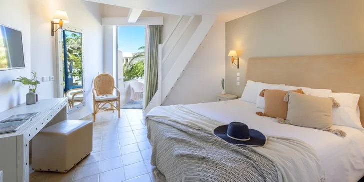 Ve 4* hotelu v Agia Marina vám připraví dvoulůžkový nebo rodinný pokoj. 