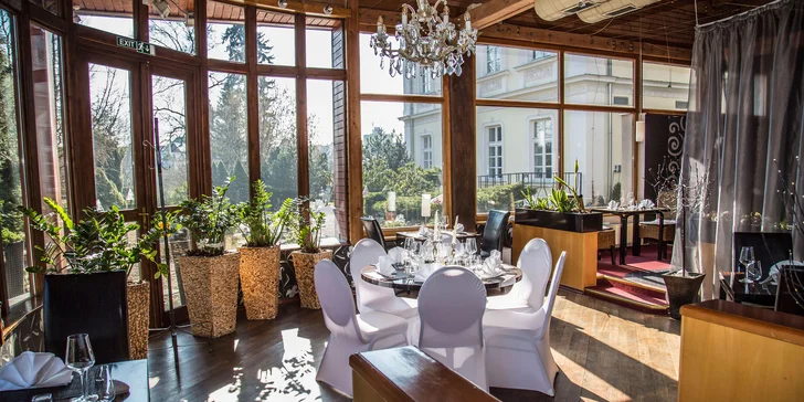 V hotelové restauraci Atrium vás čekají snídaně a večeře. Stolovat budete v krásném prostředí. 