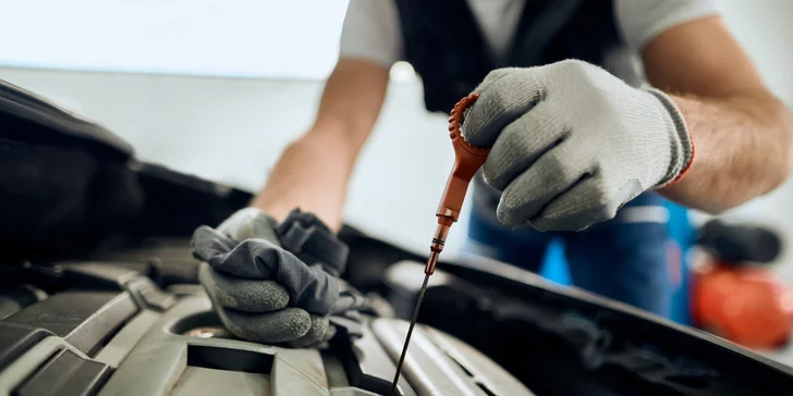 Čo hovorí motor vášho auta, keď najazdí 15 000 kilometrov? Vymeň olej!

