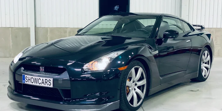 V základu se projedete 20 minut, vouchery se ale dají střídat a tím si můžete jízdu prodloužit. (Nissan GT-R)