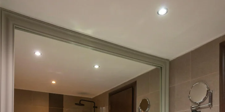Samozřejmostí je koupelna se sprchou nebo vanou, WC a fénem. 