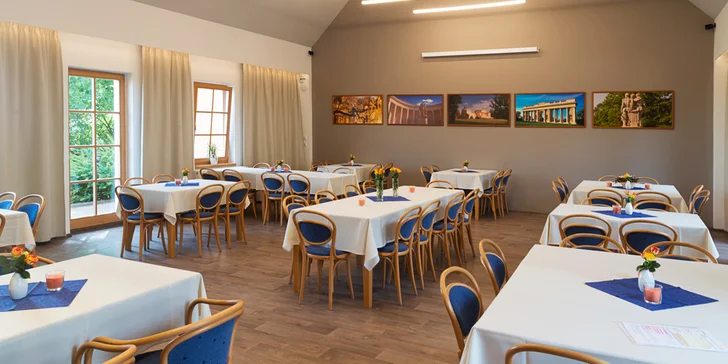 Hotelová restaurace si peče vlastní pivní chléb.