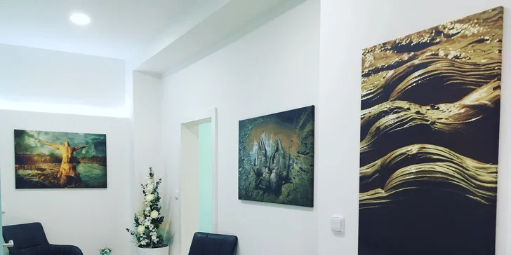 Doporučuje vzít si s sebou tmavé brýle a domluvit si odvoz.