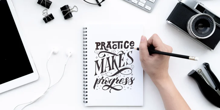 Kreslete písmena jako umělec: online kurz letteringu pro začátečníky