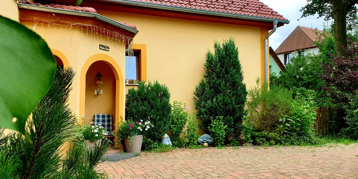 Pohodlně zaparkujete přímo před domem a vaše kola si uložíte v uzamykatelné garáži. 