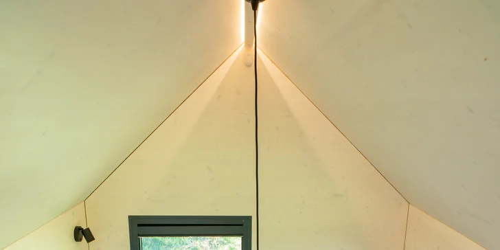 Hootka je navrhnutá skúsenými architektmi, ktorí sa zamerali na vzdušnosť a využiteľnosť priestoru. Pobyt si naozaj užijete!