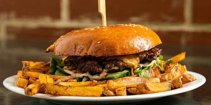 2× šťavnatý burger dle výběru z 10 druhů, 1× Pepsi: odnos s sebou