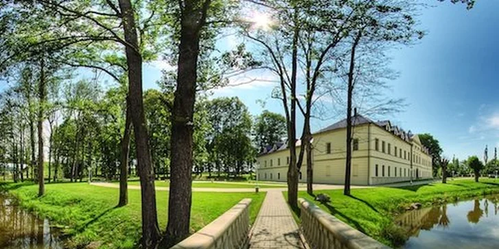 Jen 1945 Kč za noc pro DVA v pohádkových prostorách zámku Kamenný Dvůr. Dobové interiéry, zámecké zahrady a slavnostní večeře o 4 chodech dodají Vašemu pobytu jedinečný rozměr romantiky. Sleva 50%