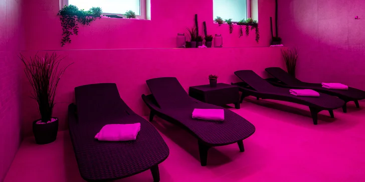 Relaxovat budete ve dvou saunách, ve whirlpoolu a relaxační zóně.