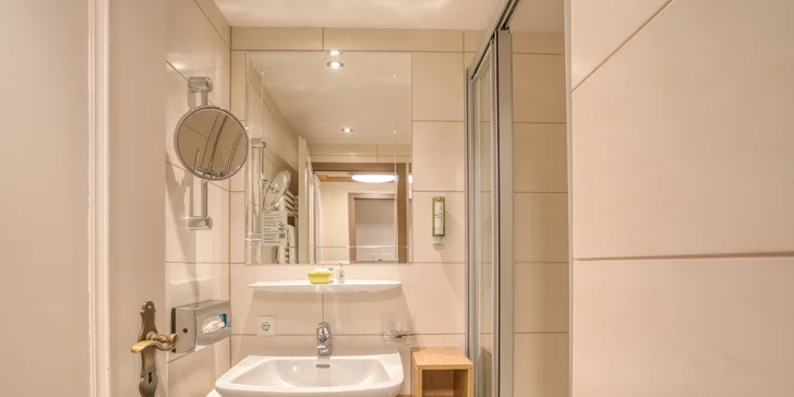V koupelně najdete sprchový kout či vanu, WC, fén a také župany do wellness. 