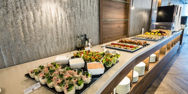 V restauraci připravují maďarské i mezinárodní speciality.