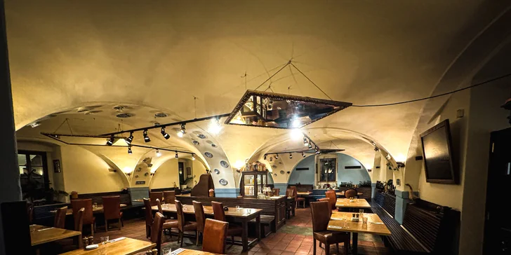 Restauraci najdete na kraji zámeckého parku v Dolních Počernicích. 