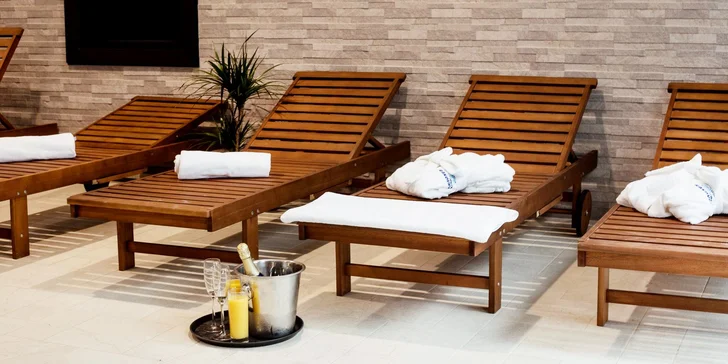 Do wellness si můžete přiobjednat také láhev sektu.