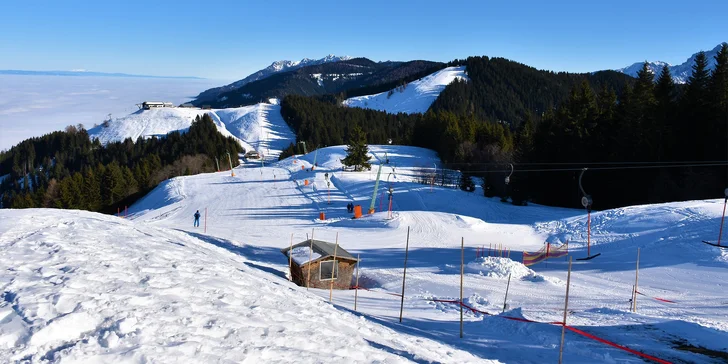 Hotel se nachází 7 km od nejjižnější lyžařské hory regionu Villach - vrch Dreiländerecke.