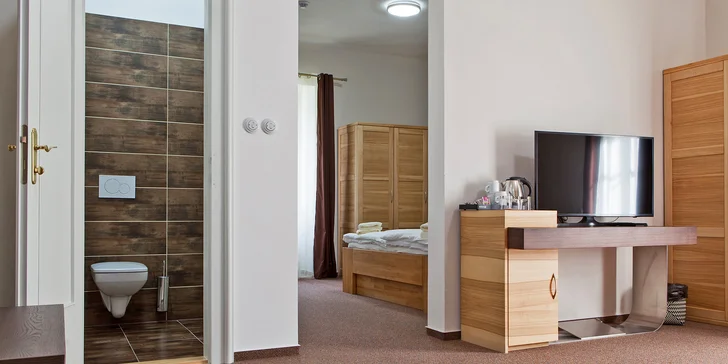 Ubytovat se můžete v pokoji nebo apartmánu.