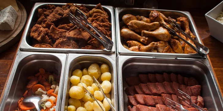 Těšte se na aperitiv, studené předkrmy, řízečky, zákusky, ovoce a mnoho dalšího. 
