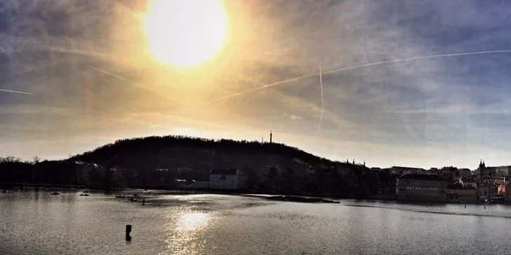 Rezervace není třeba, na stanovišti Water Zorbing Prague (na Smetanově nábřeží naproti číslu 8) jednoduše sdělíte kód a jedete.