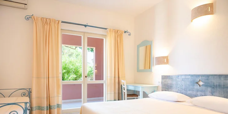 Každý pokoj má balkon nebo terasu, kde si můžete vychutnat ranní kávu nebo večerní klid..
