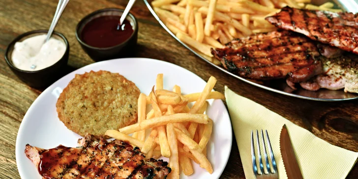 Připraví tu pro vás mix kuřecího a vepřového, poctivě okořeněného a ogrilovaného, nebo hovězí steak na 3 způsoby a o celkové váze 1 kg.