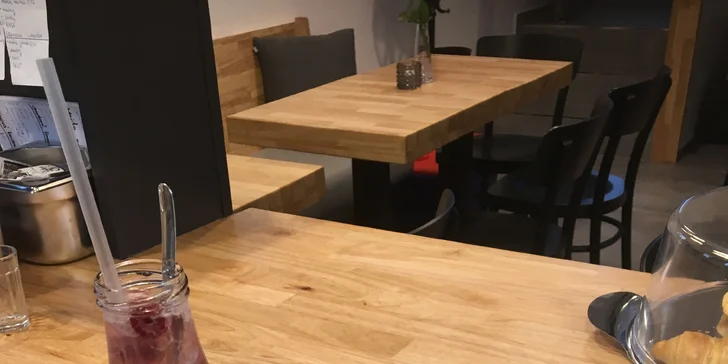 A co takhle varianta s domácí limonádou? Mívají tu třeba bezovou, okurkovou nebo jahodovou.