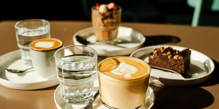 Výber káv je neobyčajne široký – vybrať si môžete cappuccino, flat white, ristretto a mnohé ďalšie špeciality. 