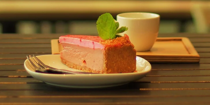 2x cheesecake nebo medovník + lahodné teplé nápoje v Kafe Damu