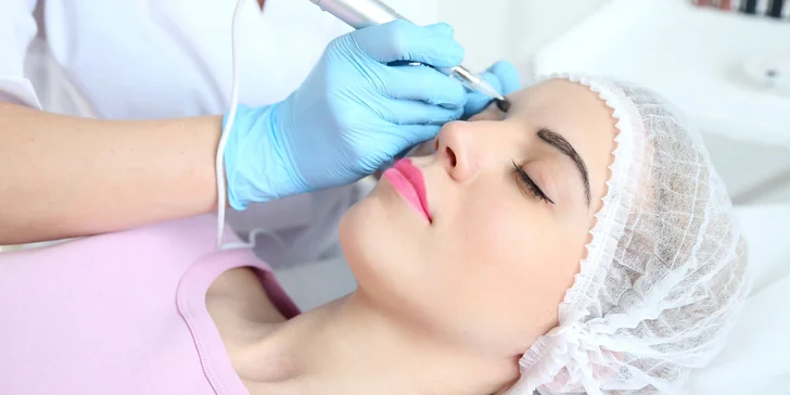 Krásné obočí: kombinace dvou technik microblading + vlásková metoda