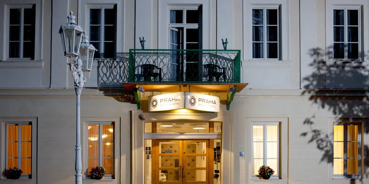Hotel je asi 10 minut pěšky od nádraží. 