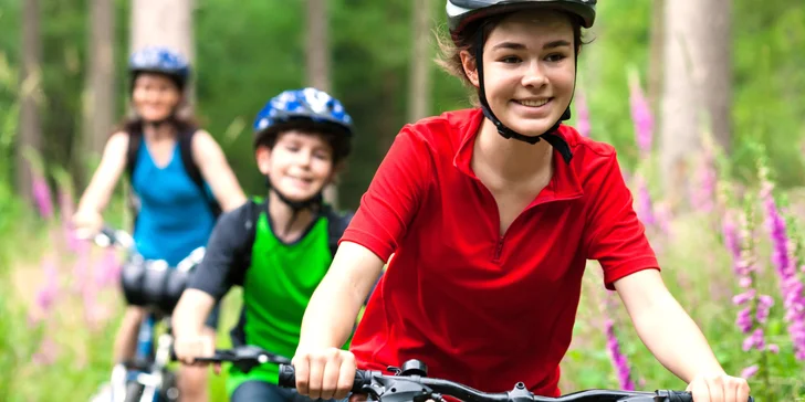 Okolí je jako stvořené pro cyklistiku. Kola vám tu případně se slevou půjčí. 
