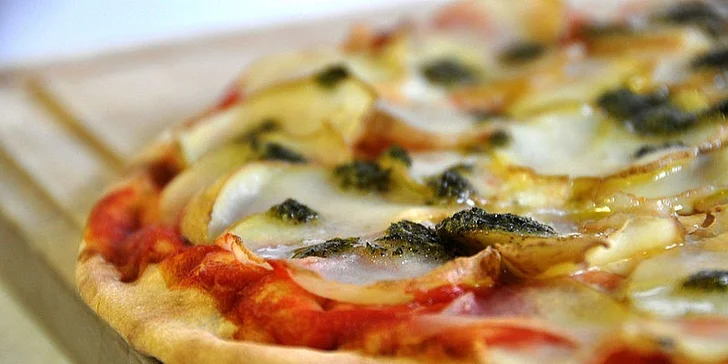 299 Kč za 4 výborné pizzy dle vašeho výběru od pizzerie Fabbricia v hodnotě 596 Kč. Pozvěte přátele a nechte si všechny pizzy zdarma dovézt nebo se pro ně zastavte kdykoliv dle chuti, ušetříte až 50 %!