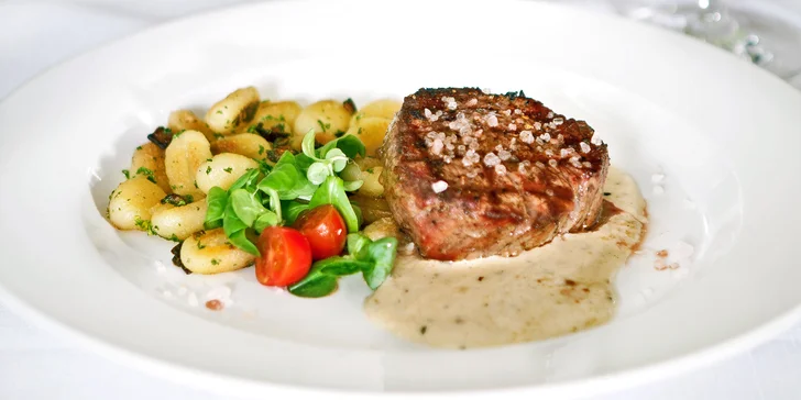 Dárkový voucher do restaurace Pod Terasami: steaky, česká klasika i saláty