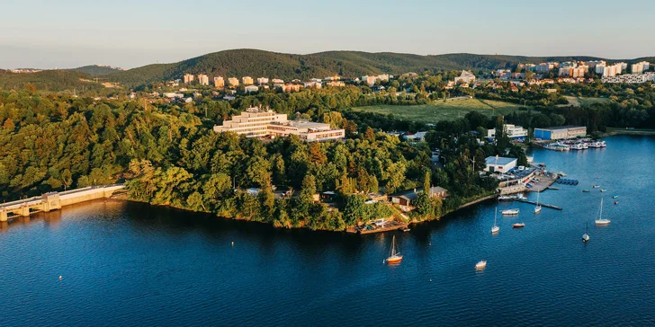 4* hotel u Brněnské přehrady: pokoj Deluxe, snídaně nebo polopenze a wellness
