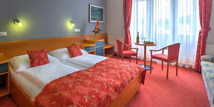 Zabydlíte se ve 4* hotelu Kriváň u lázeňské kolonády. 