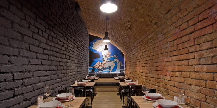 Každý pátek a sobotu je v Ratejně otevřený disco bar. 