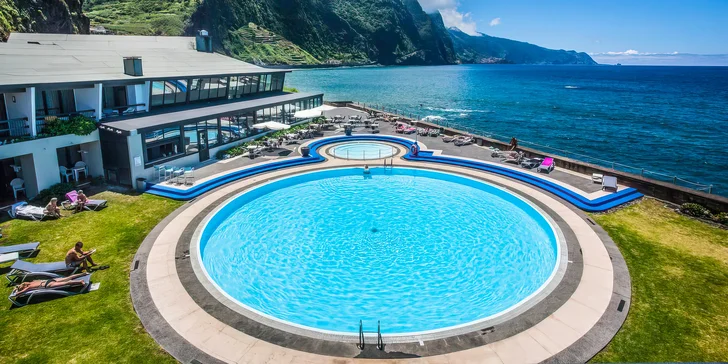 Madeira letecky: 3* Hotel Estalagem Do Mar přímo u oceánu, polopenze, bazén i brouzdaliště