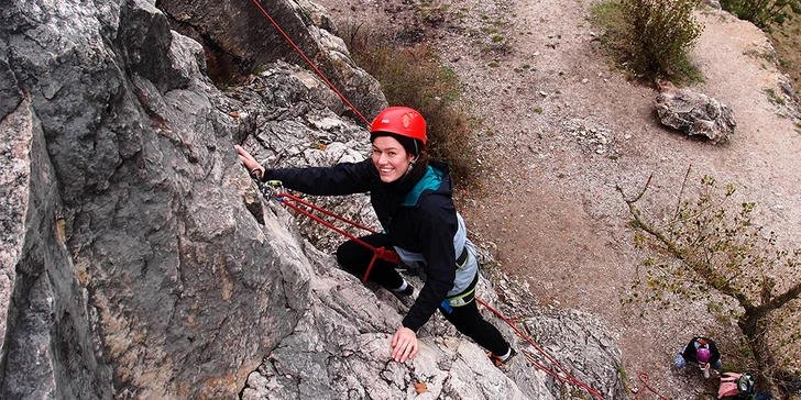 Vyrazte na základní kurz lezení na skále, který pro vás připravili Daily Adventures.