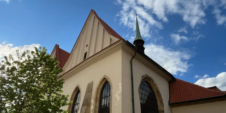 Startuje se v centru staré Prahy, na Betlémském náměstí.