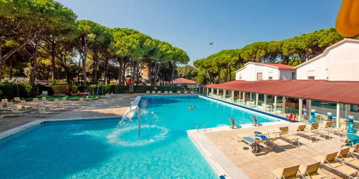 Rodinná dovolenka v Lido di Jesolo, necelú hodinu od Benátok: komplex so súkromnou plážou