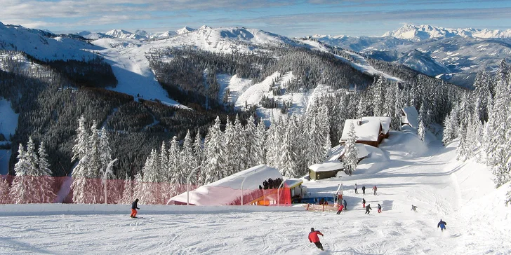 Jednodenní lyžování na Dachstein West: doprava pohodlným autobusem, skipas v ceně
