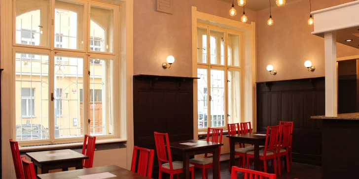 Restauraci najdete kousek od zastávky Lipanská.