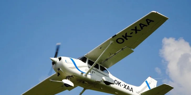 Udělejte radost sobě nebo svým blízkým – Letecká společnost Xair vás letounem Cessna 152 vynese až do nebe. Prohlédnete si oblíbený zámek a krajinu z ptačí perspektivy. 