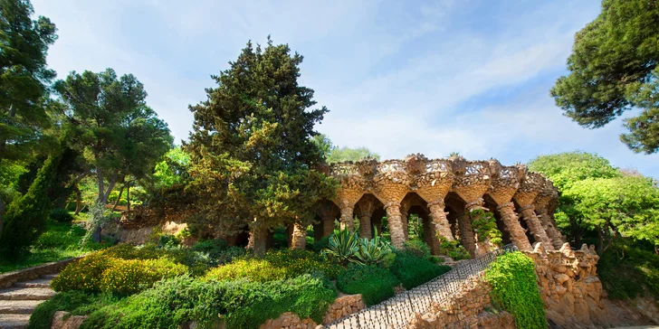 Zahradní město Parc Güell je nejbarvitějším dílem slavného architekta. 