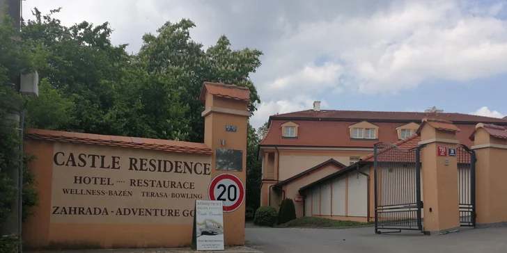 Komplex Castle Residence najdete na rozhraní Troji a Libně, u mostu Barikádníků.