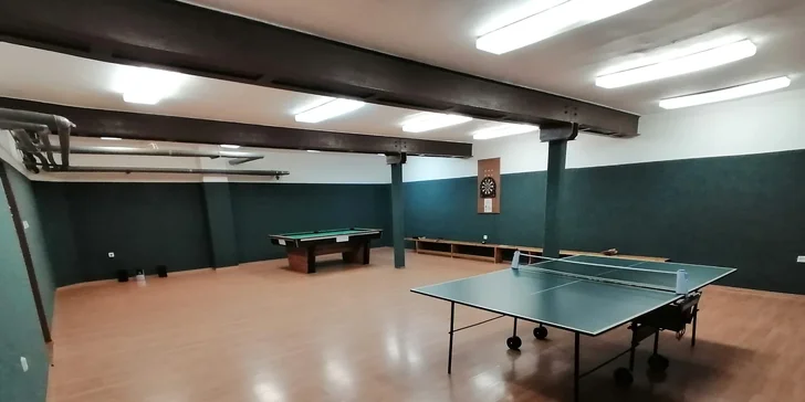 V tělocvičně si můžete zahrát i pingpong.