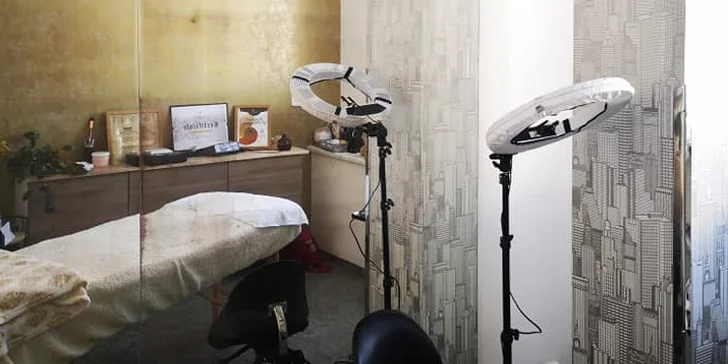 Cílem salonu je vytvořit klidné místo pro relaxaci, najdete zde také manikúru, pedikúru či mezoterapii. 