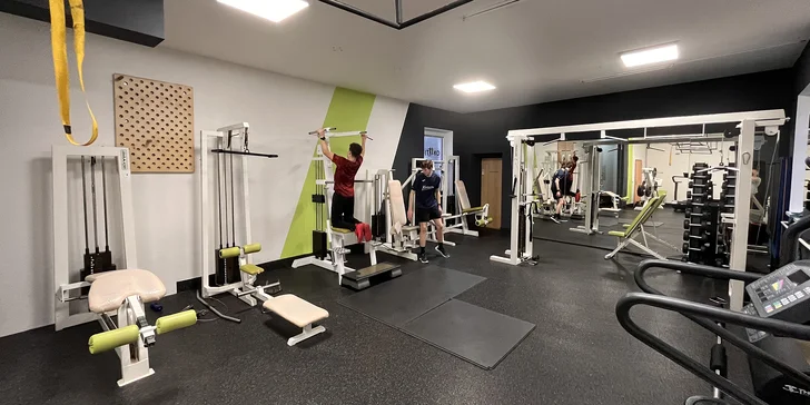Zajděte do moderního fitness FIT-KO, kde se vám budou věnovat odborní trenéři. 